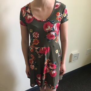 Floral dress with keyhole back